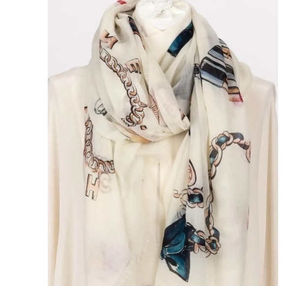 Authentic CHANEL Cream Iconic Motif Scarf Cashmere
Gripoix XL Shawl - Picture 3 of 3